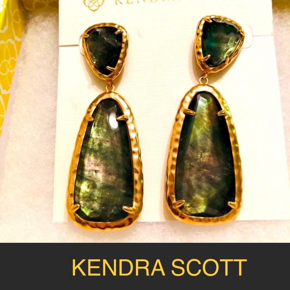 NWT RARE Kendra Scott Daria Earrings Crystal Gray Illusion Hammered Rose Gold😊 - Picture 3 of 9